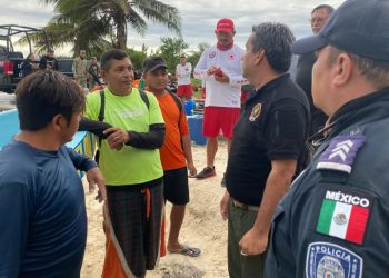 Hallan con vida a tres pescadores extraviados en el mar de Cozumel