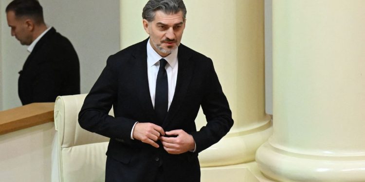 El exfutbolista Mikheil Kavelashvili se convierte en el nuevo presidente de Georgia