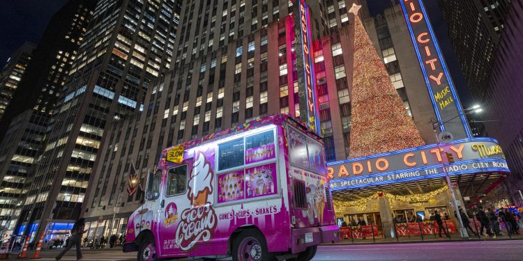 Nueva York se tiñe de colores y esplendor para festividades navideñas