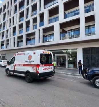 Hallan a un hombre sin vida en un condominio de Playa del Carmen