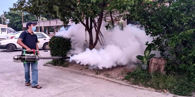 Secretaría de Salud intensifica fumigación terrestre contra el dengue en Tabasco