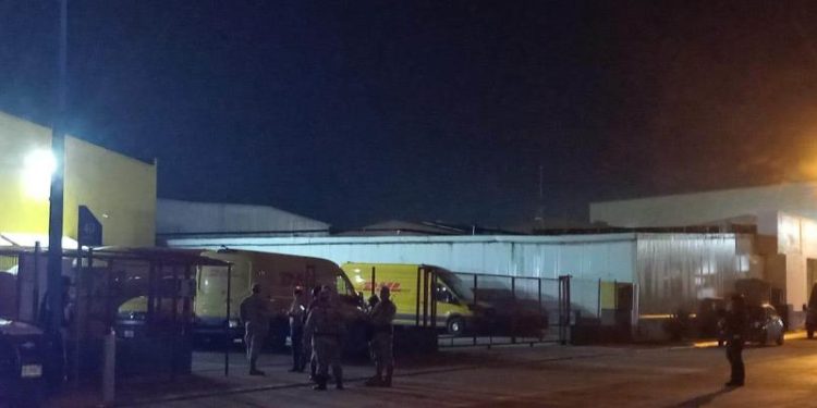 Sospecha de artefacto explosivo en bodega de DHL moviliza a cuerpos de seguridad en Anacleto Canabal