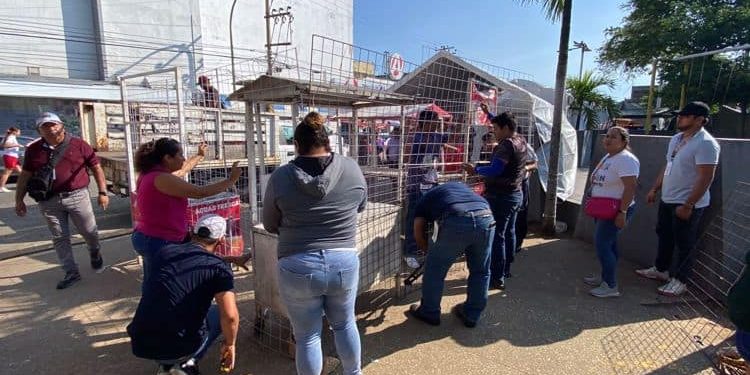 Comerciantes de parque La Paz denuncian abuso de autoridad tras desmantelamiento de puestos