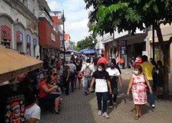 Centro de Villahermosa se llena de compradores antes de Navidad