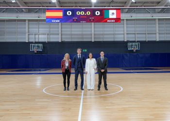 Logra Ana Paty Peralta becas deportivas en Madrid para niños y jóvenes cancunenses