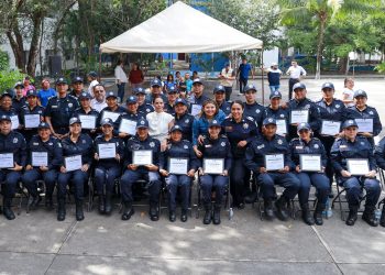 Honra Ana Paty Peralta al personal de prevención de delito