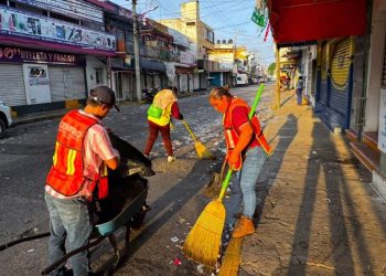 Ayuntamiento de Centro retira toneladas de basura en mercados de Villahermosa tras celebraciones