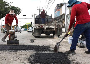 Intensifica Ana Paty Peralta programa de bacheo en Cancún