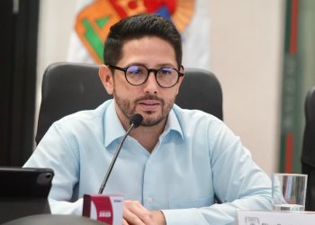 La Mafia Verde prolonga magistratura de Hayden Cebada hasta el 2033 y le entrega pensión vitalicia