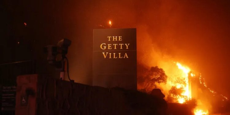 El incendio forestal al Sur de California ha alcanzado al Museo Villa Getty