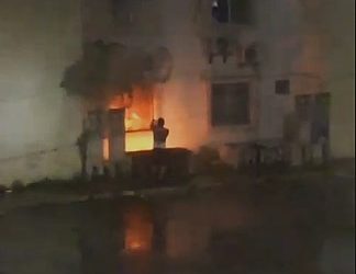 Sujeto incendia un departamento en Paseos Nikté