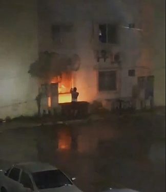 Sujeto incendia un departamento en Paseos Nikté
