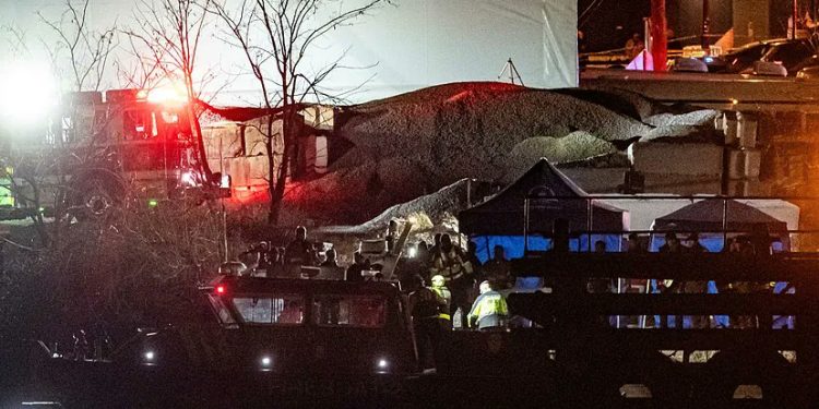 EU recupera 27 cuerpos tras impacto del avión American Airlines contra helicóptero militar