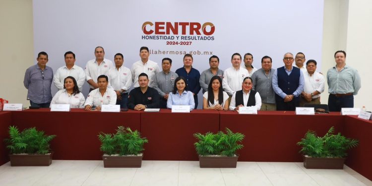 Yolanda Osuna refuerza trabajo con CMIC y destaca inversión en obra pública