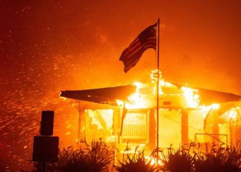 Se desata un quinto incendio forestal en Los Ángeles