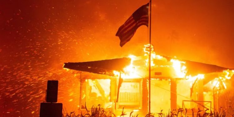 Se desata un quinto incendio forestal en Los Ángeles