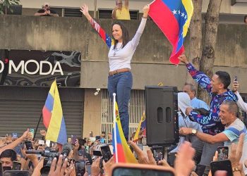 María Corina Machado, fue «violentamente interceptada» al salir de la marcha y  disparan en contra su equipo en Venezuela