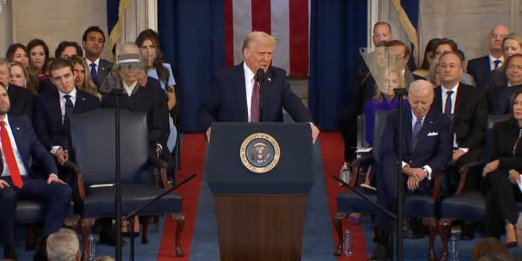 Donald Trump toma posesión como nuevo presidente de EU