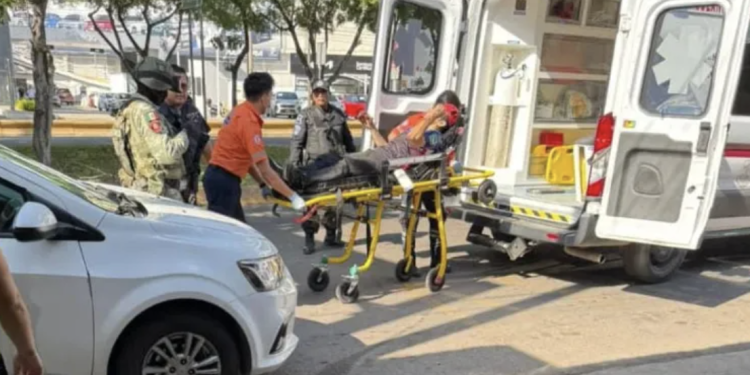 Motociclistas atacan a balazos a hombre en Atasta; es trasladado al hospital