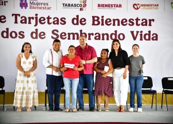 Javier May entrega los primeros 1,000 certificados de Sembrando Vida estatal en Macuspana y Tacotalpa