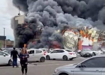 Incendio consume el casino Royal Yak en Culiacán, Sinaloa