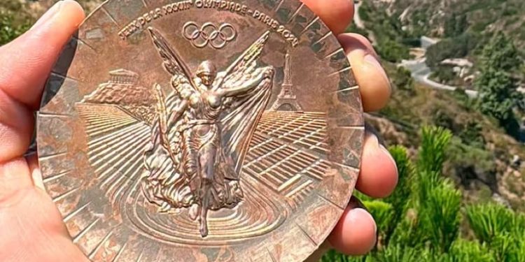Medallas Olímpicas de París 2024 resultaron defectuosas; aseguran atletas