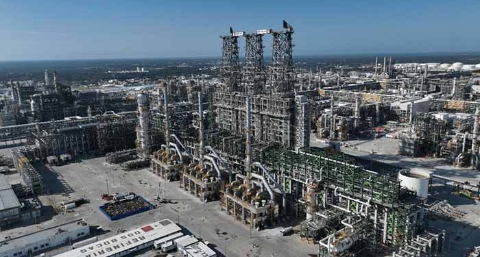 Refinería de Dos Bocas: supera los 20 mil millones de dólares y sigue sin concluirse tras cinco años