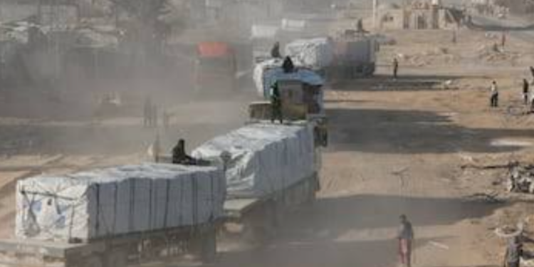 Llega ayuda humanitaria en la Franja de Gaza tras dos días de tregua entre Israel y Hamás