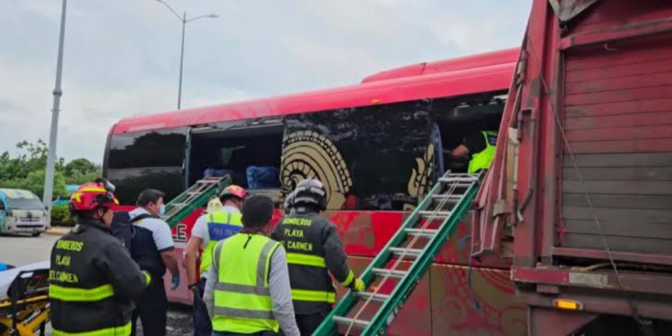 Falta accidente deja una persona muerta y al menos 30 heridos en el tramo Puerto Morelos-Playa del Carmen