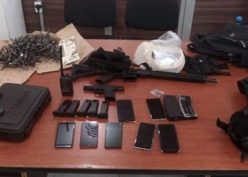 Aseguran armas, drogas y una motocicleta en Teapa; hay tres detenidos