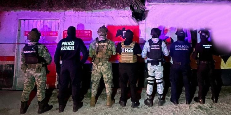 Aseguran varias dosis de droga en dos bares de Felipe Carrillo Puerto