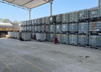 Detiene FGR a 5 personas y asegura más de 4 mil litros de huachicol en Cunduacán