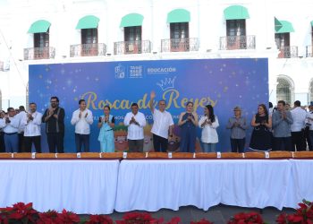 Tradiciones en Villahermosa: Partida de Rosca de Reyes en Plaza de Armas