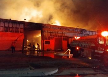 Incendio consumir bodega de paquetería en periférico de Villahermosa