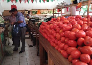 Familias tabasqueñas ajustan su presupuesto para adquirir la canasta básica