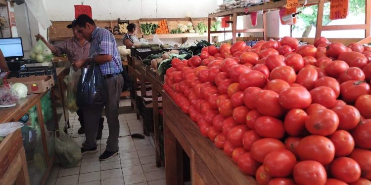 Familias tabasqueñas ajustan su presupuesto para adquirir la canasta básica