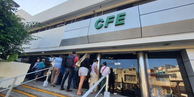 Semades reporta 50 quejas por cobro irregular de luz en Tabasco