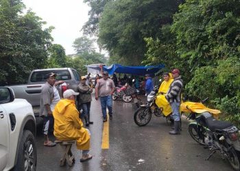 Bloqueo en ranchería Aztlán cumple 4 días; exigen pavimentación de caminos
