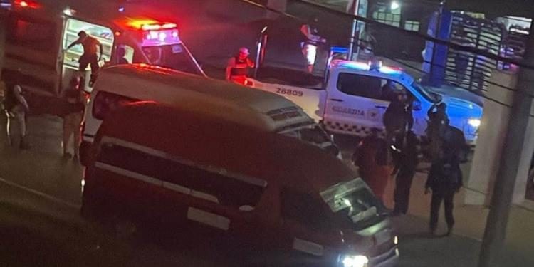 Hieren a hombre tras resistirse al robo de su vehículo en Parrilla