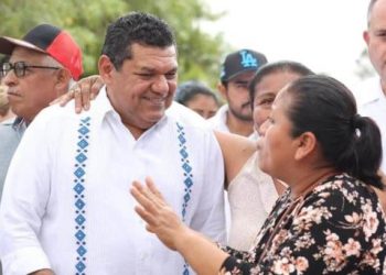Entregan certificados de vivienda a 359 familias en Macuspana