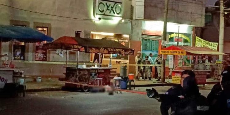 Ejecutan a hombre en puesto de tacos frente al ADO de Villahermosa