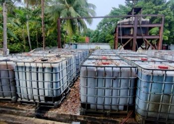 Aseguran más de 400 mil litros de hidrocarburo y vehículos en Villahermosa