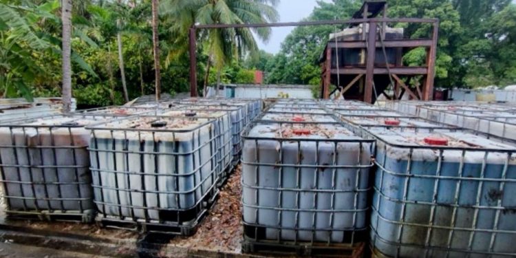 Aseguran más de 400 mil litros de hidrocarburo y vehículos en Villahermosa