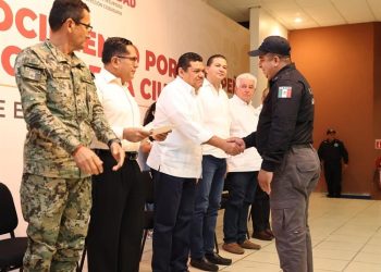 Gobernador cumple con aumento salarial y anuncia creación del C5