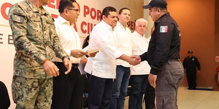 Gobernador cumple con aumento salarial y anuncia creación del C5
