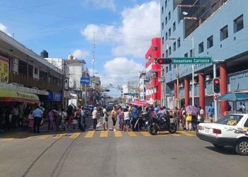 Bloquean avenida Méndez para exigir pago de indemnizaciones por inundaciones de 2007