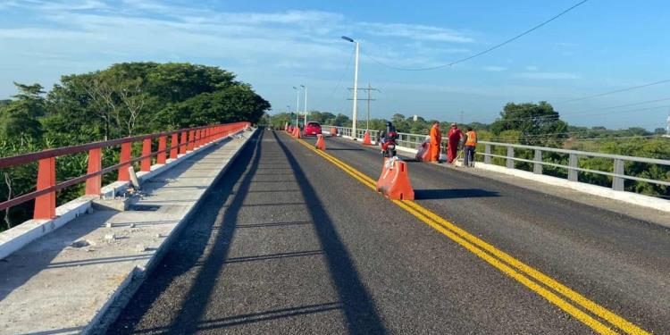 Javier May supervisa obras complementarias del puente Grijalva II antes de su inauguración