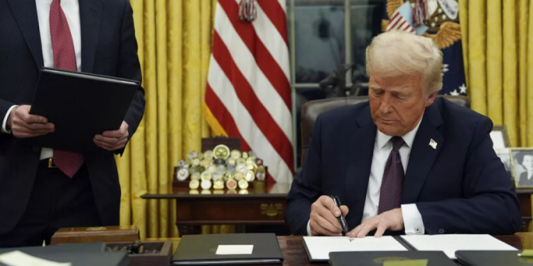 Algunos estados de EU presentan demanda contra Donald Trump que busca eliminar la ciudadanía por nacimiento