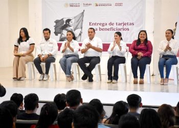 Jóvenes Construyendo el Futuro: Entregan más de 400 tarjetas en Centla y Paraíso
