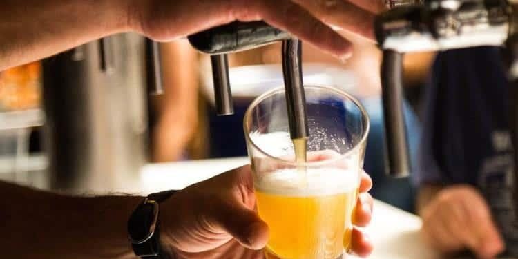 Gobierno de Tabasco reduce horario de bares hasta las 11:00 p.m.